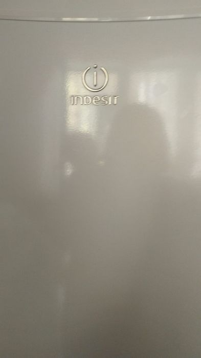 Продам холодильник Indesit