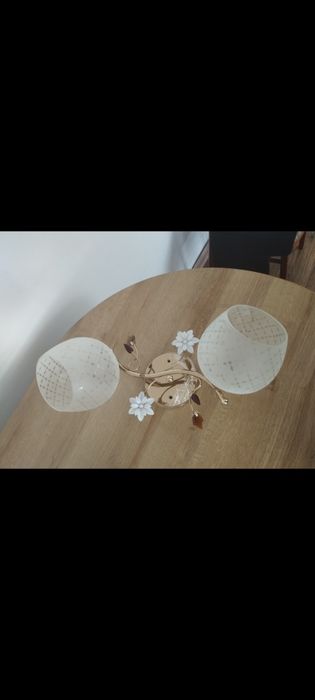 Продам люстру  компактную