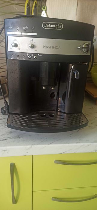 Продавам кафе машина delongi magnifika