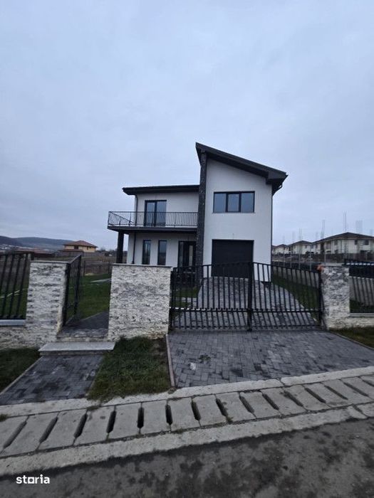 Casa individuala 5 camere, 230mp, garaj, terasa, teren 716mp, in Chint