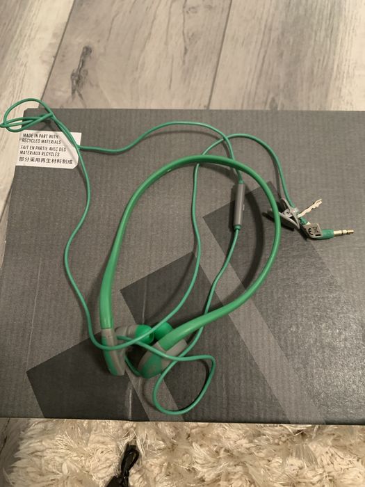 Casti alergat cu buton de volum