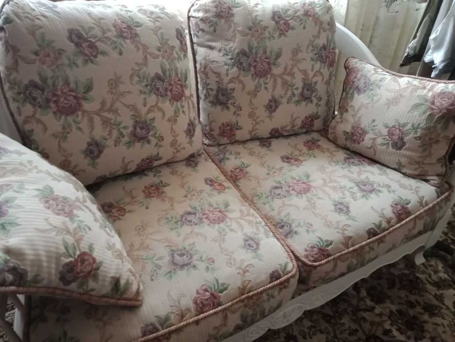 Продам красивый диван  в хорошем  состоянии