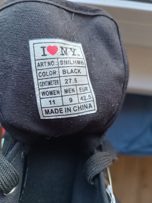 Продам кроссовки