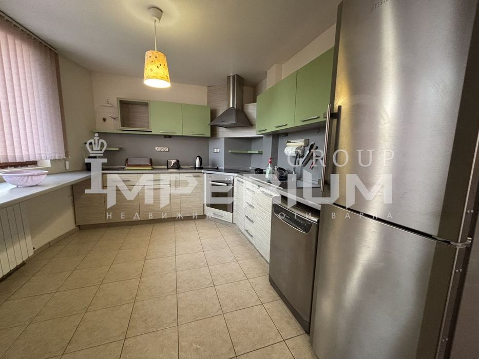 Дава се под наем Тристаен апартамент в Варна, Бриз - 140 кв.м за 700 € - Снимка #3