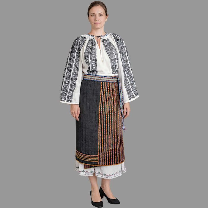 Costum popular autentic vechi din Muntenia, port popular cu fota M-L