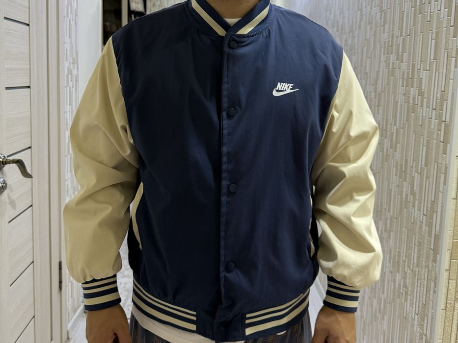 Найк бомбер почти новая