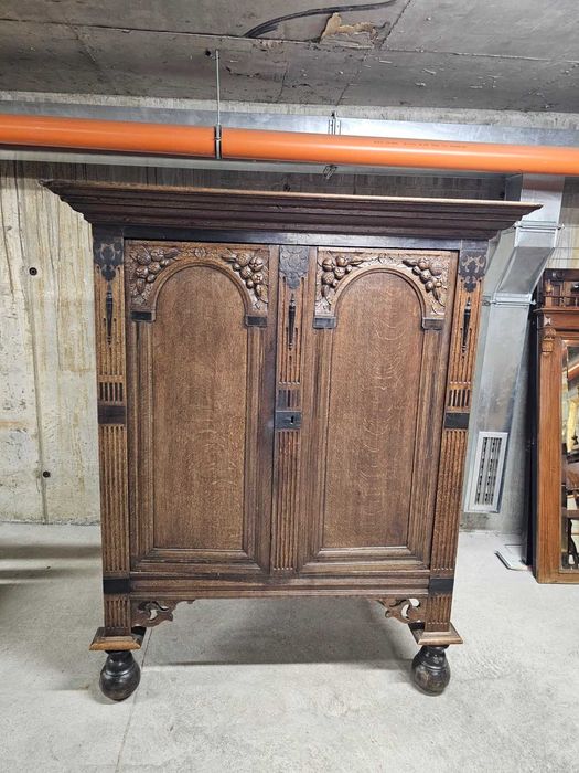 Витрина в стил Чипъндейл