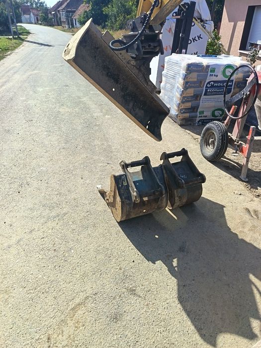 Execut lucrări cu excavator YANMAR 2.4 T an 2021