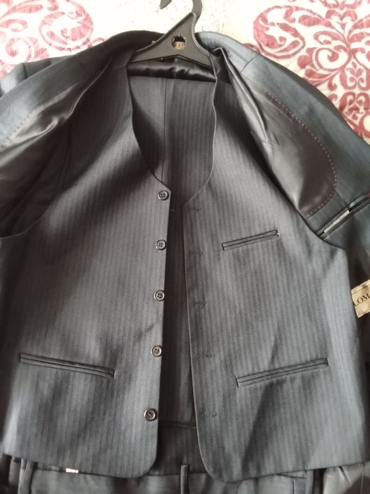 Продам костюм тройка