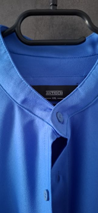 Синя риза с дълги ръкави