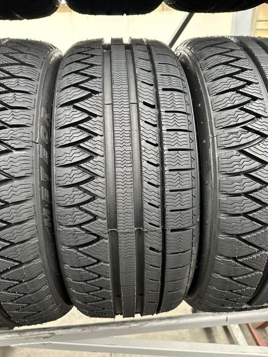 Ofertă Limitată! 4 anvelope M+S  235/45 r17 meteor