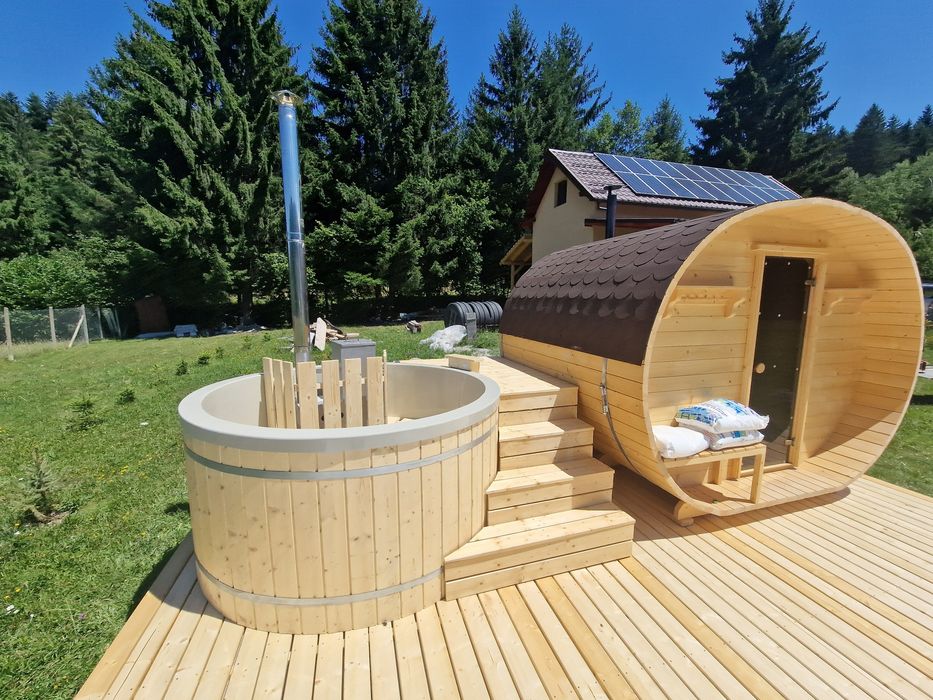 Ciubar și piscina din polipropilena la comanda, bănci din lemn sau PP