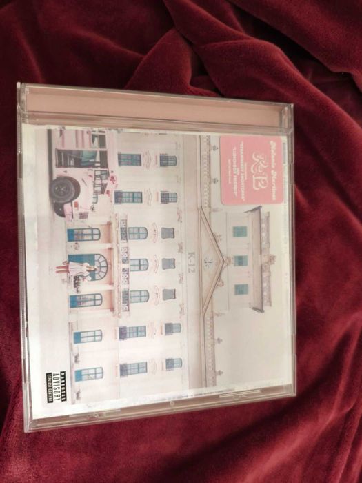 Дискове на Мелани Мартинез