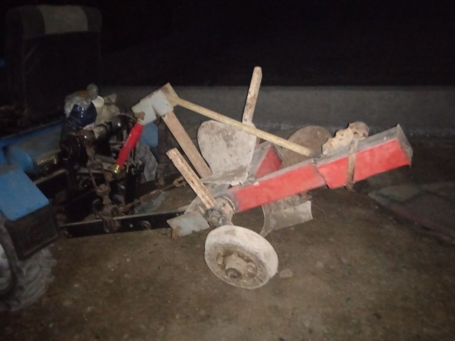 Mini traktor sotiladi