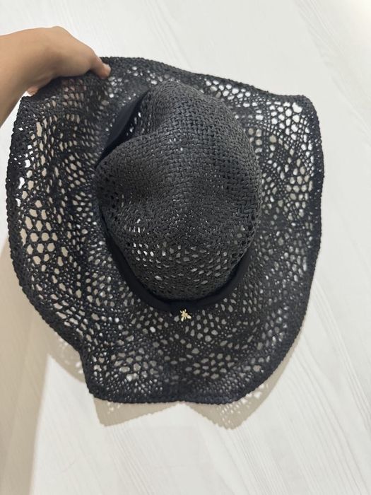 Нова плетена капела Patrizia Pepe