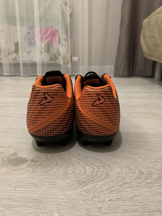 Продам новые бутсы срочно!