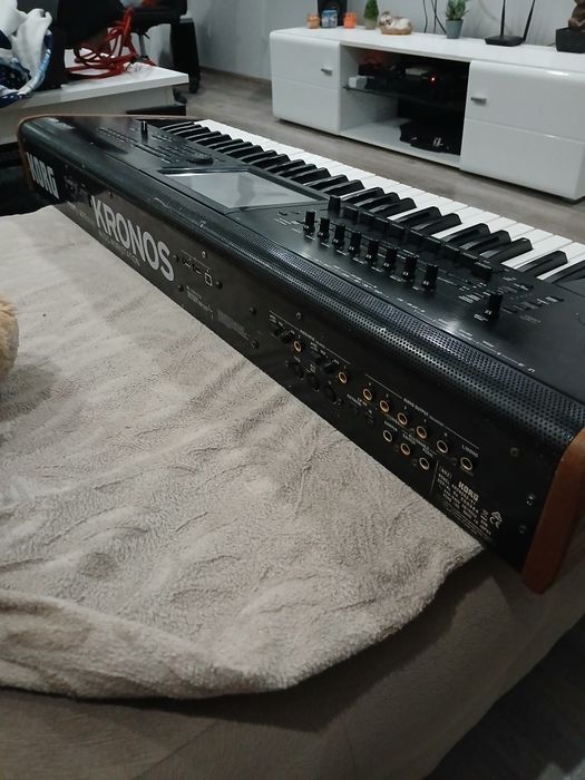 Korg kronos 2 запазен