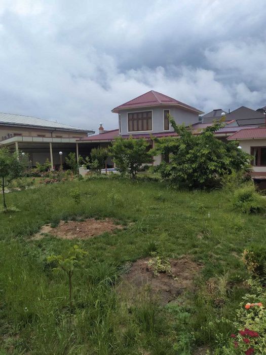 Олтинтепа(Циолковская).Продам дом на 10сотках.Фасад 35м.Можно по 6сот.