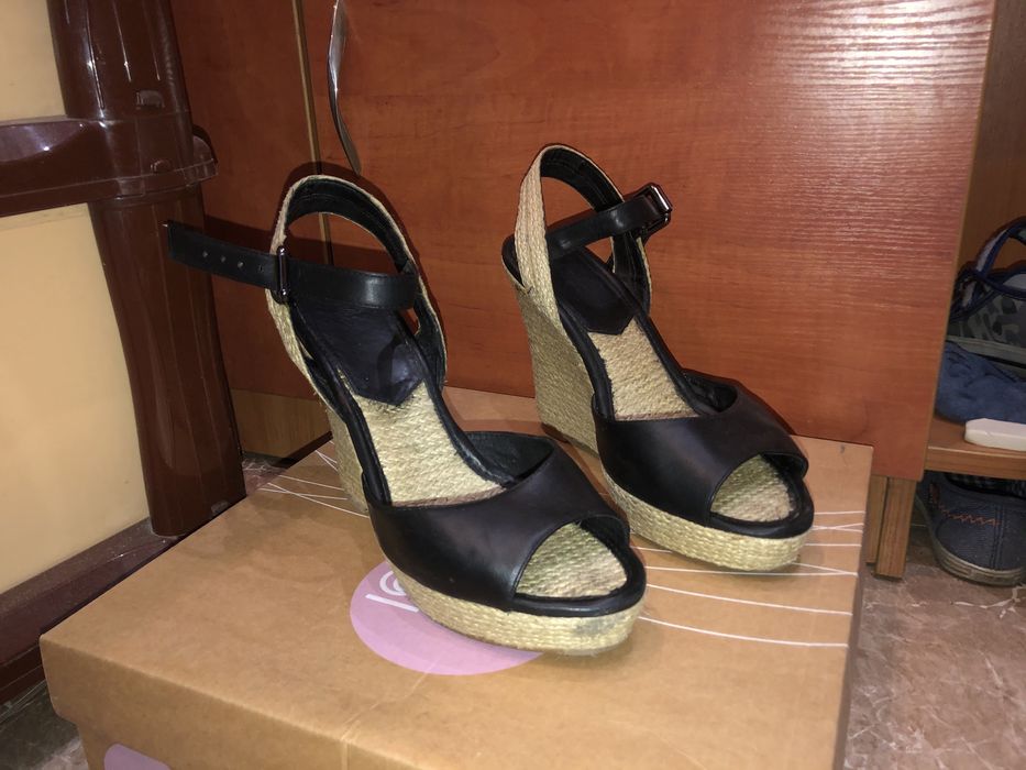 Продам босоножки Basconi