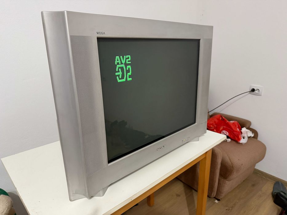 Televizor CRT Sony Trinitron WEGA 72cm, model KV-29CS60K, ecran plat, 300 ore functionare, ca NOU. Rar si ideal pentru retro gaming, VHS si DVD.