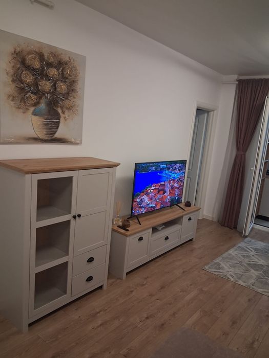 Închiriez studio