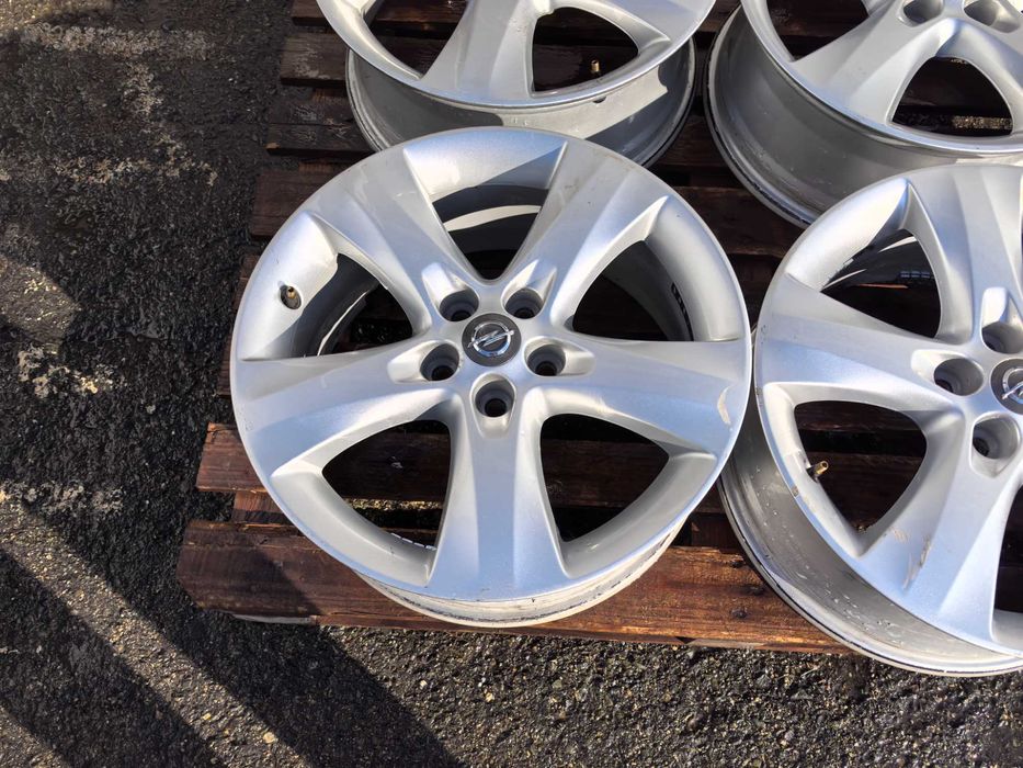 17 цола 5 х 105 мм Опел / Шевролет - 7 Инча / ЕТ 42 - Като нови !