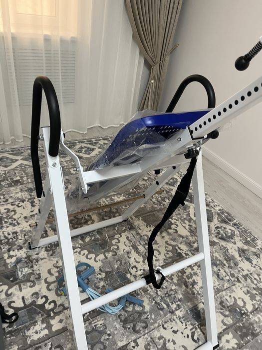 Это инверсионный стол, тренажер,