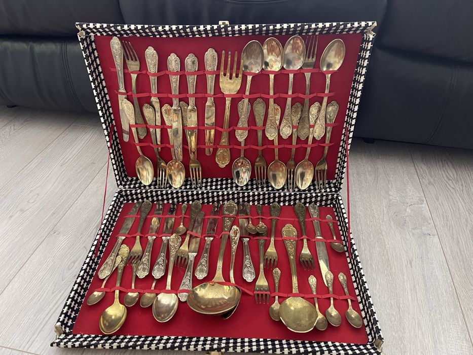 Set tacamuri aurii