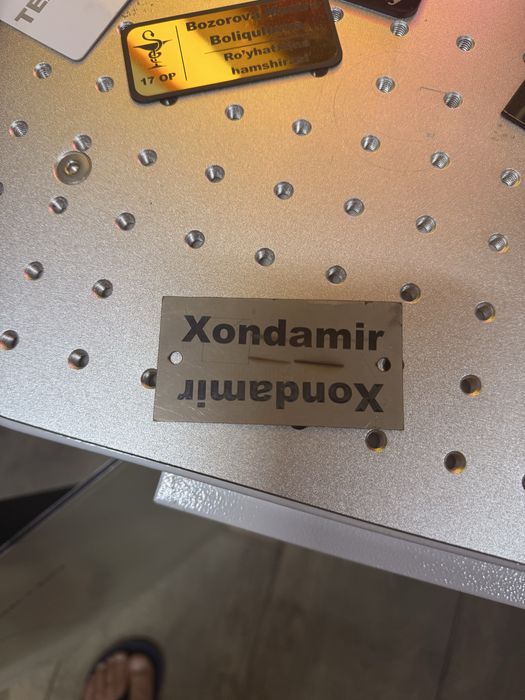 Metal tablichka gravirovka