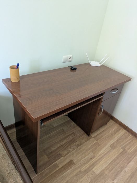 Продам компьютерный стол