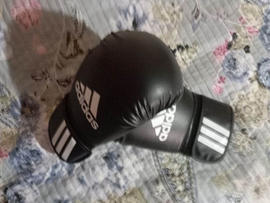 Boks  uchun adidas DAN qora rangli perchatki