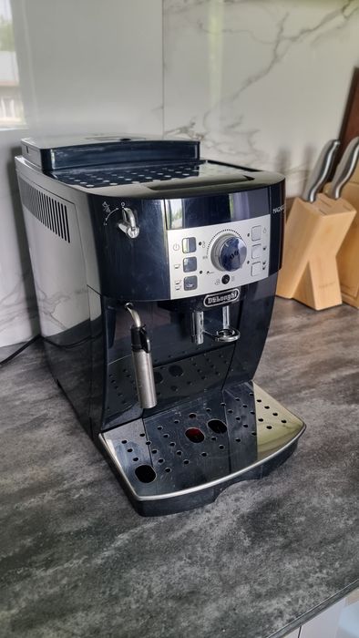 Кофемашина Delonghi Magnifica