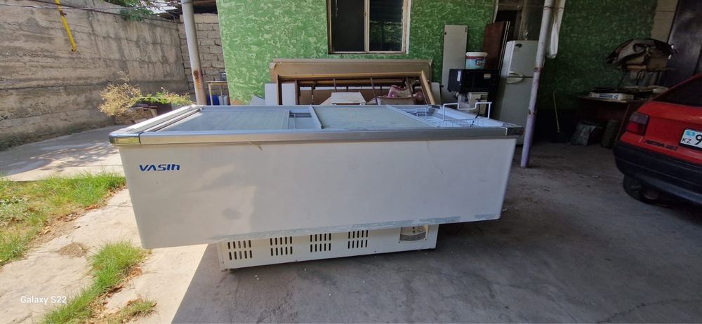 Витринный Морозильник для магазин 680л