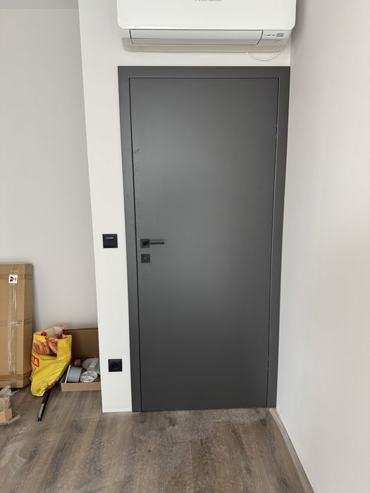 Монтаж на входни и интериорни врати.