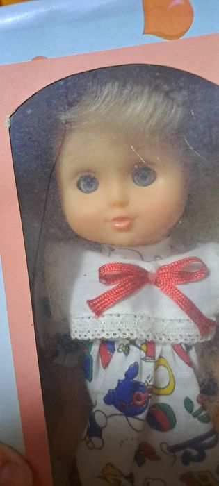 Păpușă arădeancă în cutie originală