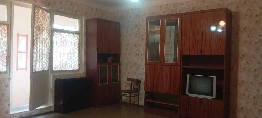 1/2/9. Куйлюк 5, Сергели р-н. Квартира 42 м², дом галерейка. Метро