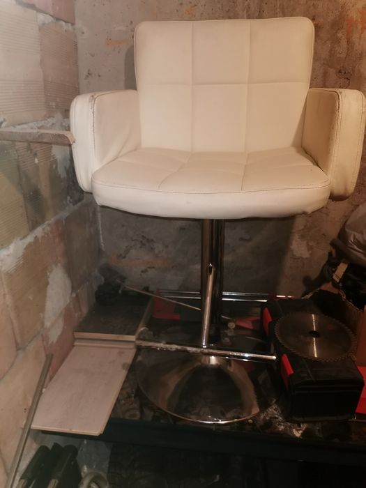 Бар столове бели