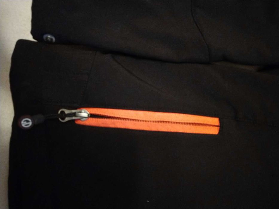 Vând geacă soft Shell pt fete