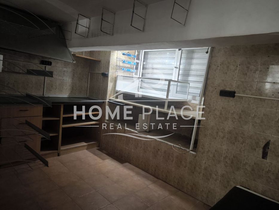 Помещение със статут на заведение за бързо хранене в центъра на гр. В