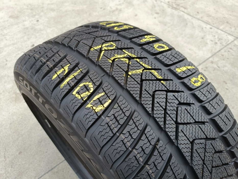 O anvelopa noua de iarna 275 40 18 pirelli sottozero 3 run flat