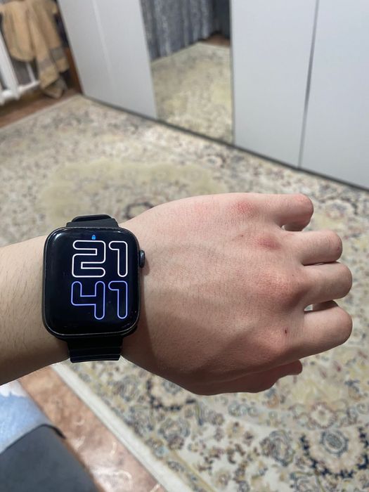 Продам Apple Watch 5