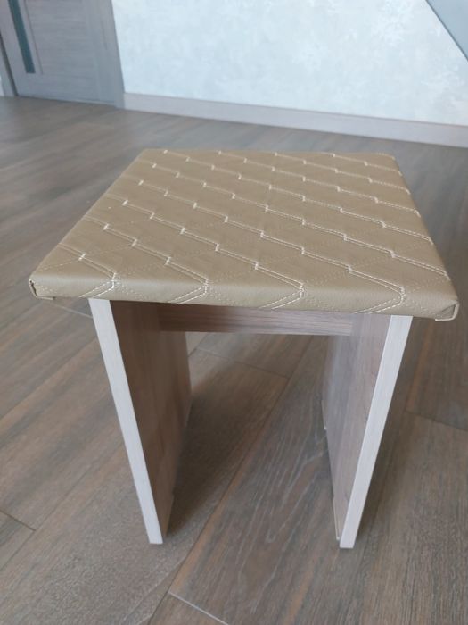 4 Табуретки новые