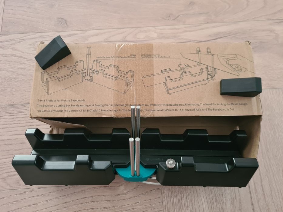 Echer reglabil cu dispozitiv de ghidaj pentru taiere