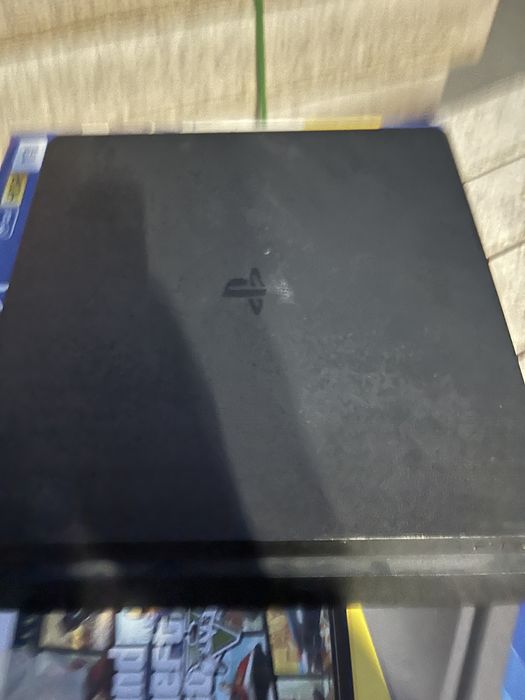 PS 4 slim,2 джойстика