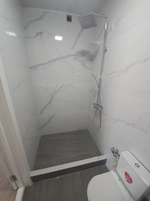 Uchtepa tumani izza mahallasida uyimiz sotuvda