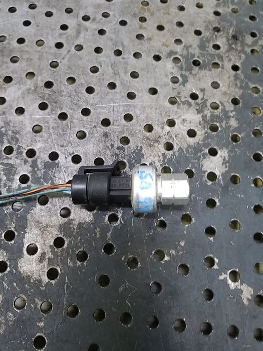 Senzor presiune aer conditionat chevrolet captiva c100 c140 2cp452