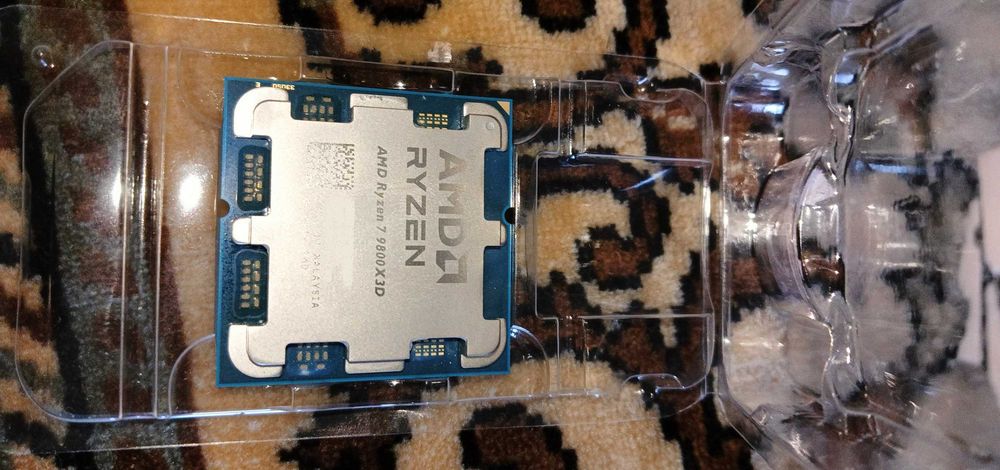 CPU AMD Ryzen 7 9800X3D