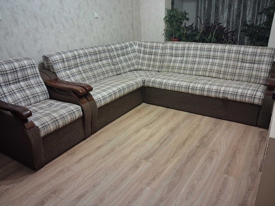 Угловой диван плюс кресло