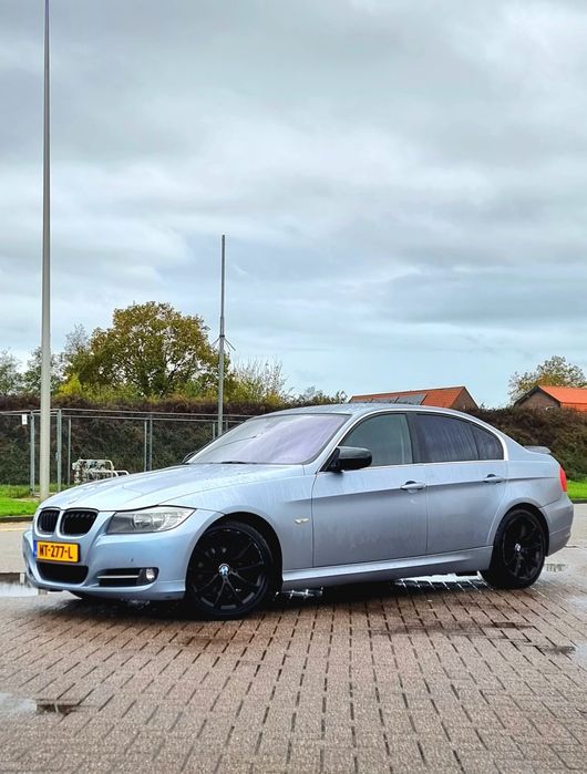 BMW 320i LCI Lifestyle Edition
