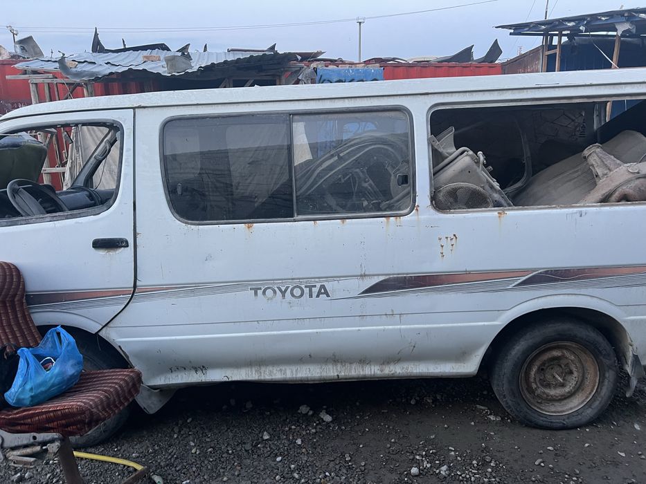 Toyota Hits запчасть в наличии есть